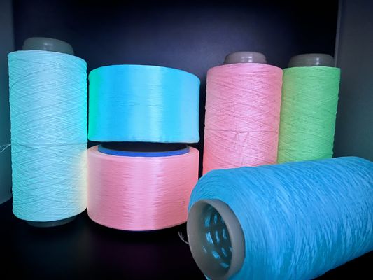 Polyester Fluorescent Knitting Yarn Giày trắng phía trên phát sáng