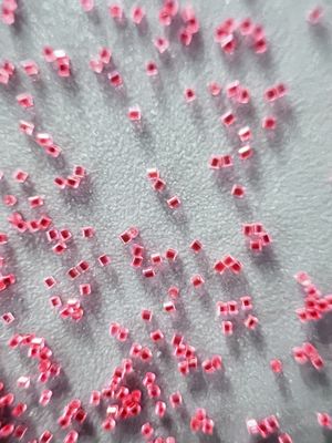 Phương tiện phát nổ nhựa nylon màu đỏ 0.3 * 0.3mm Bead Blast Plastic